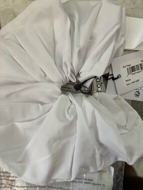 ALO Yoga White Hair Accessory with metal silver bead